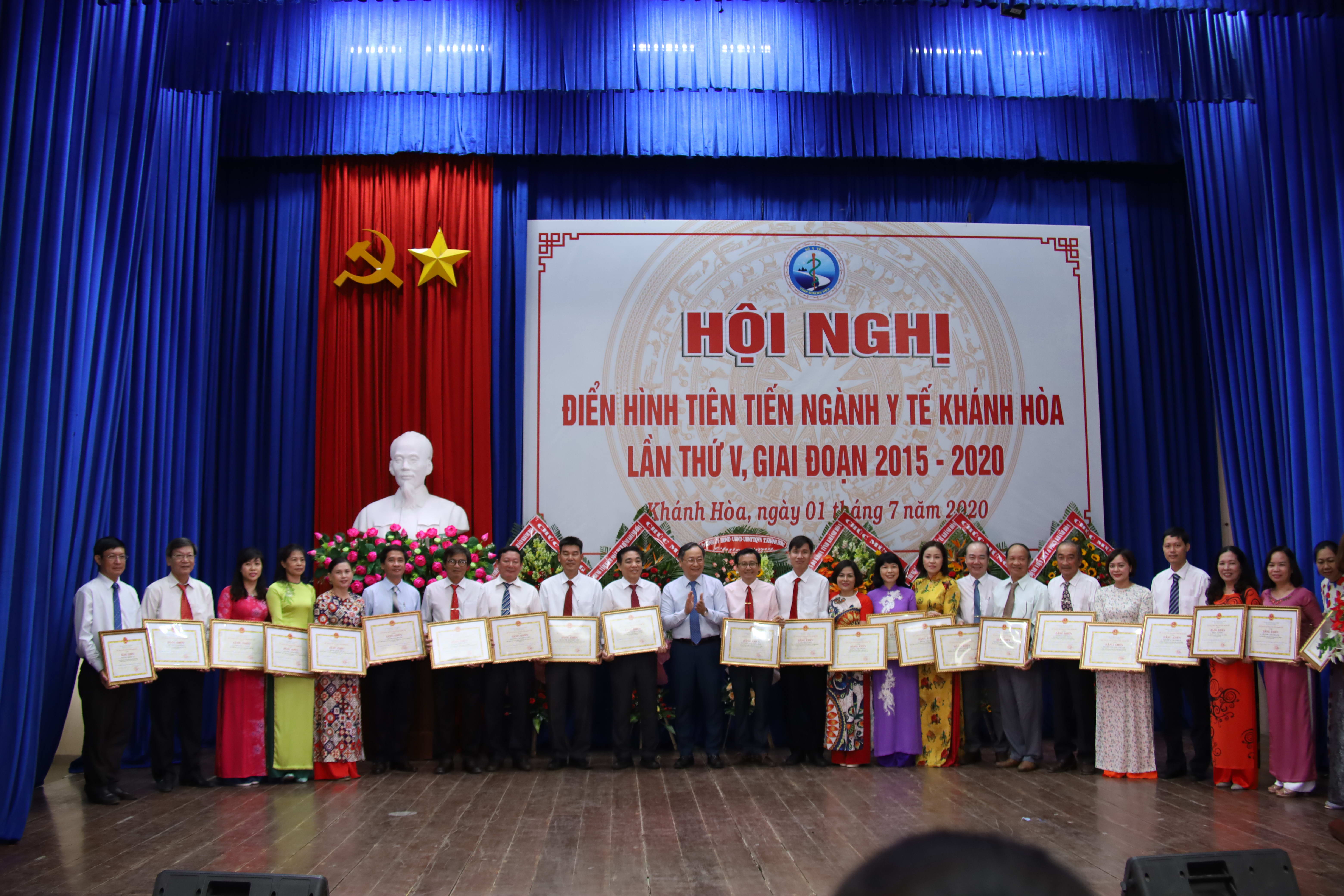 HỘI NGHỊ ĐIỂN HÌNH TIÊN TIẾN NGÀNH Y TẾ KHÁNH HÒA